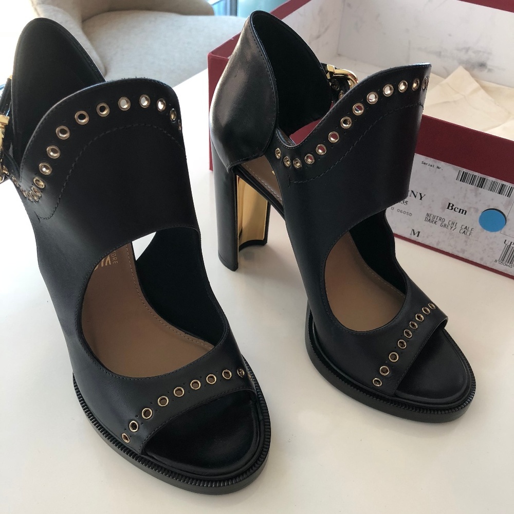 Salvatore Ferragamo Narny Leather Grommet Trim 9M